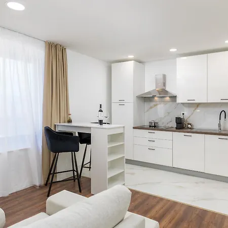 Апартаменти Travel Station *