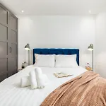 Travel Station Apartment
