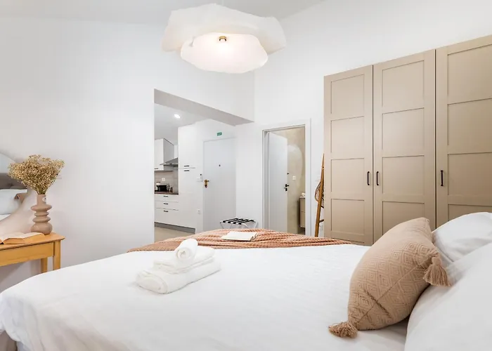 Travel Station Apartment *